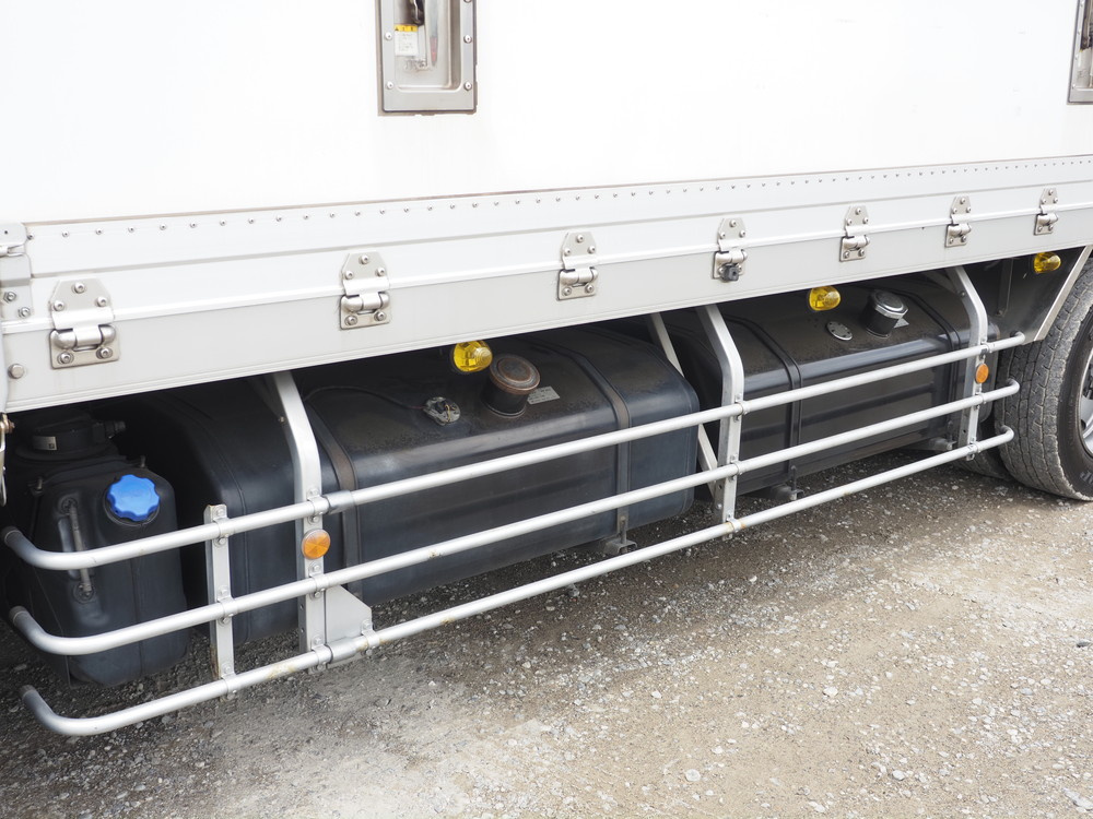 いすゞ ギガ 冷凍ウイング 大型 QKG-CYJ77B 年式 H28[写真16]