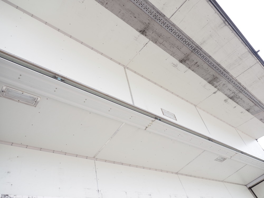 いすゞ ギガ 冷凍ウイング 大型 QKG-CYJ77B 年式 H28[写真22]