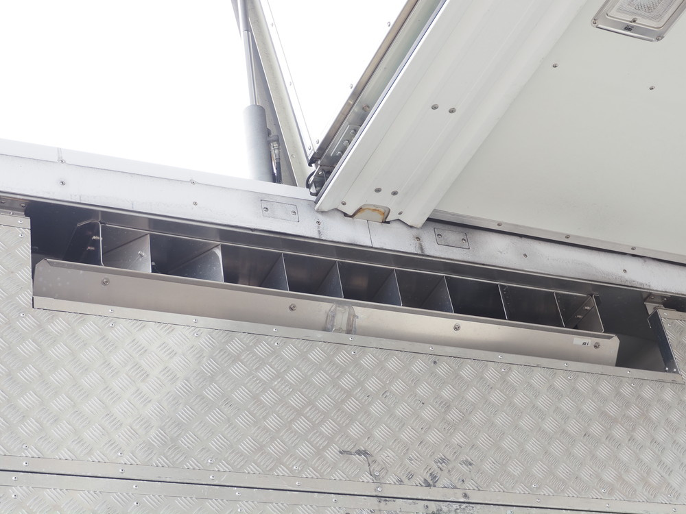 いすゞ ギガ 冷凍ウイング 大型 QKG-CYJ77B 年式 H28[写真25]