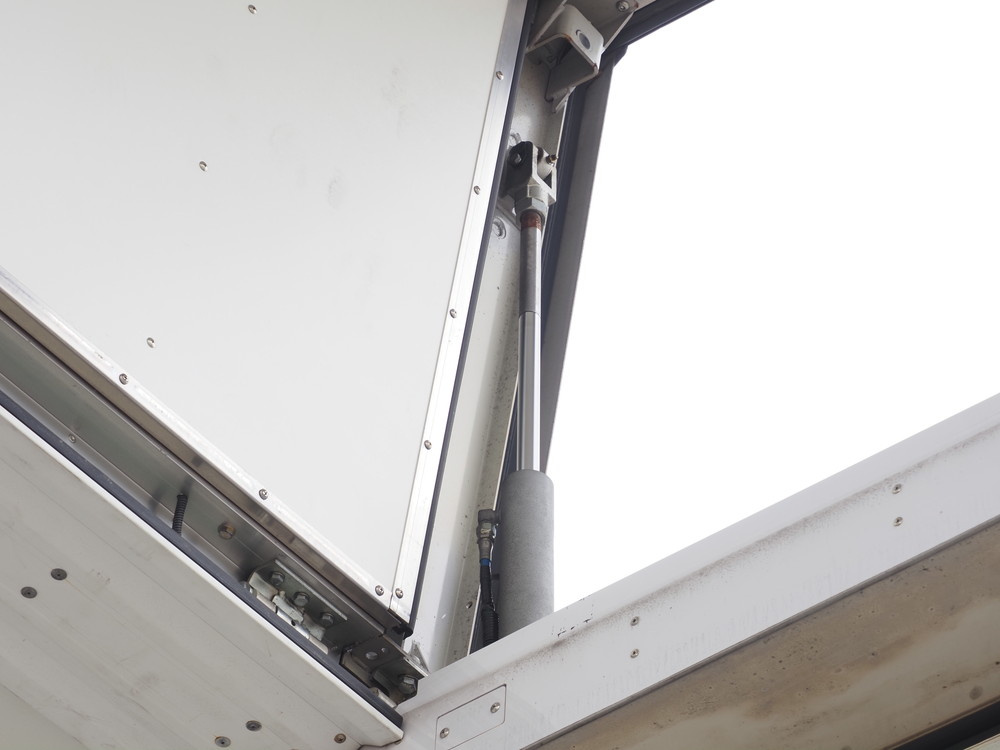 いすゞ ギガ 冷凍ウイング 大型 QKG-CYJ77B 年式 H28[写真19]