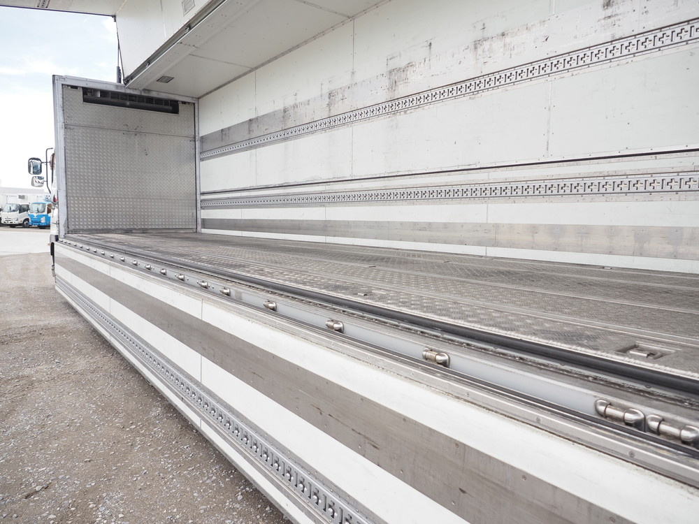 いすゞ ギガ 冷凍ウイング 大型 QKG-CYJ77B 年式 H28[写真20]