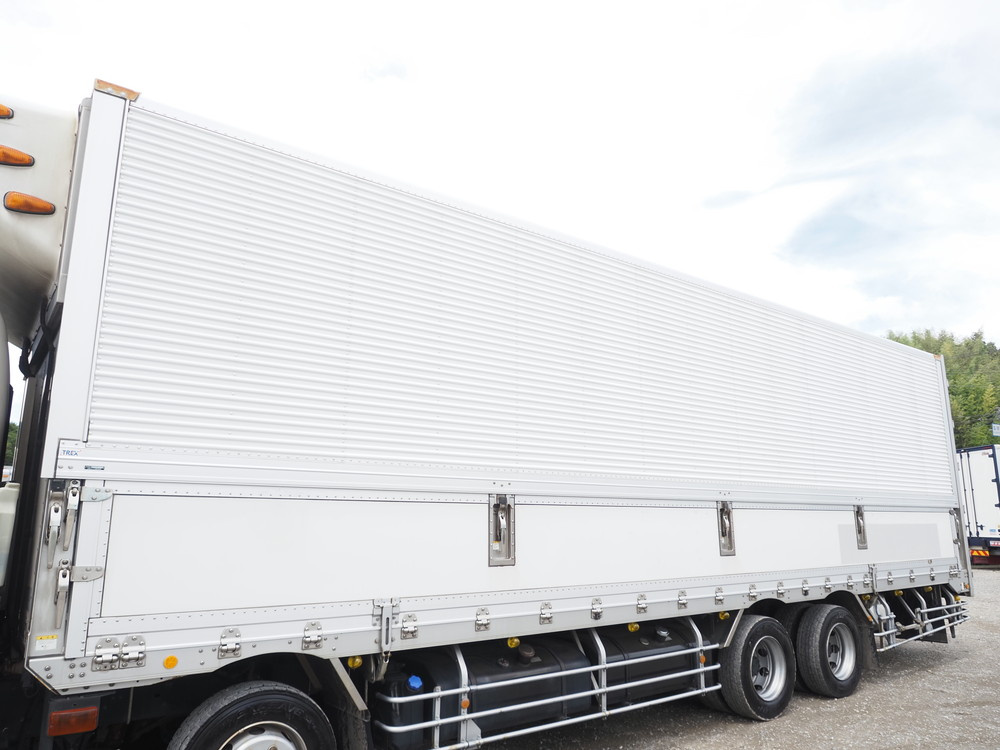 いすゞ ギガ 冷凍ウイング 大型 QKG-CYJ77B 年式 H28[写真15]