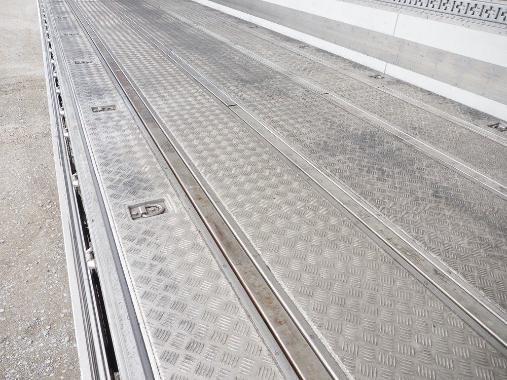 いすゞ ギガ 冷凍ウイング 大型 QKG-CYJ77B 年式 H28[写真24]