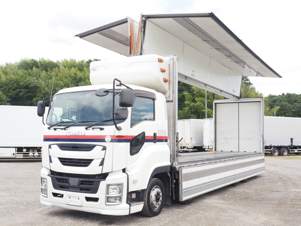 いすゞ ギガ 冷凍ウイング 大型 QKG-CYJ77B 年式 H28[写真03]