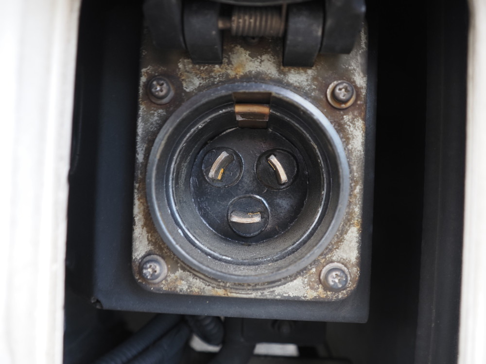 いすゞ ギガ 冷凍ウイング 大型 QKG-CYJ77B 年式 H28[写真26]