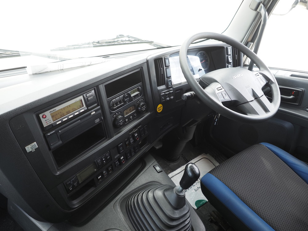 いすゞ ギガ 冷凍ウイング 大型 QKG-CYJ77B 年式 H28[写真36]