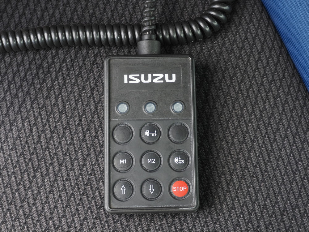 いすゞ ギガ 冷凍ウイング 大型 QKG-CYJ77B 年式 H28[写真40]