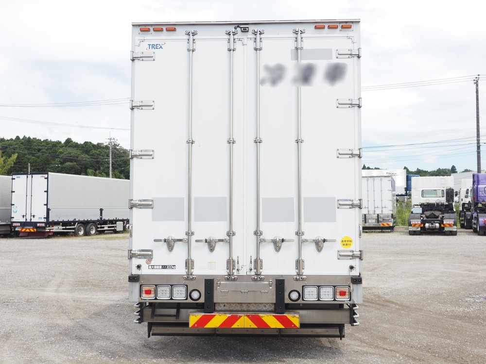 いすゞ ギガ 冷凍ウイング 大型 QKG-CYJ77B 年式 H28[写真06]