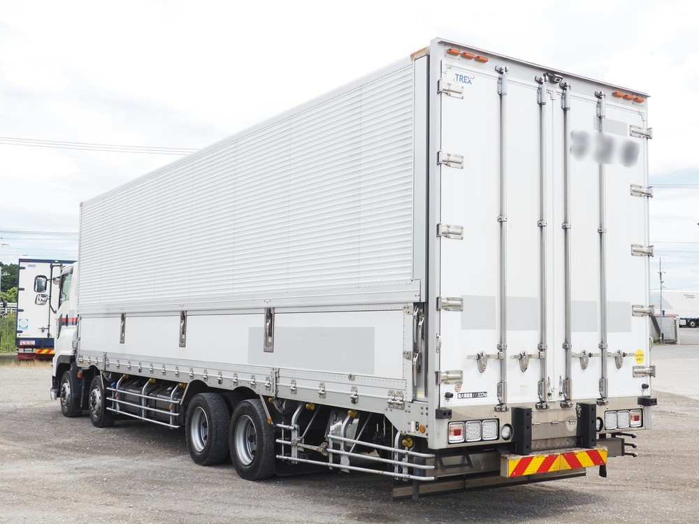 いすゞ ギガ 冷凍ウイング 大型 QKG-CYJ77B 年式 H28[写真08]