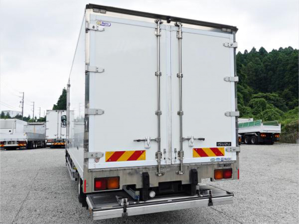 いすゞ フォワード 冷凍バン 中型 TKG-FRR90S2 年式 H27[写真02]