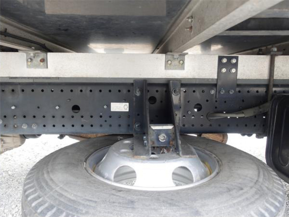 いすゞ フォワード 冷凍バン 中型 TKG-FRR90S2 年式 H27[写真05]