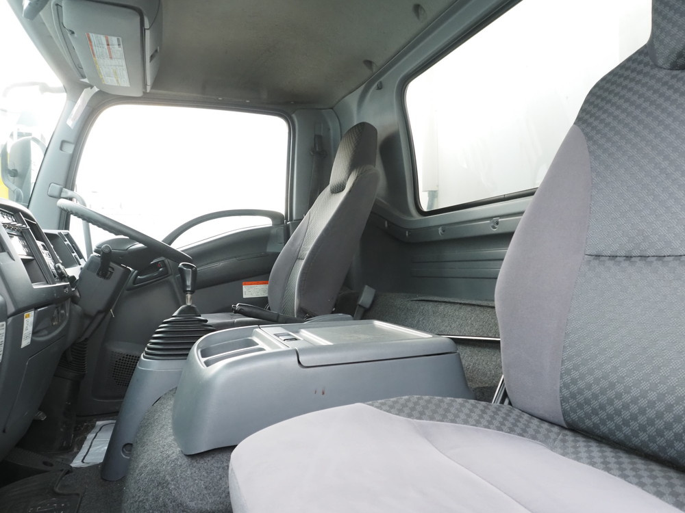 いすゞ フォワード 冷凍バン 中型 TKG-FRR90T2 年式 H29[写真31]