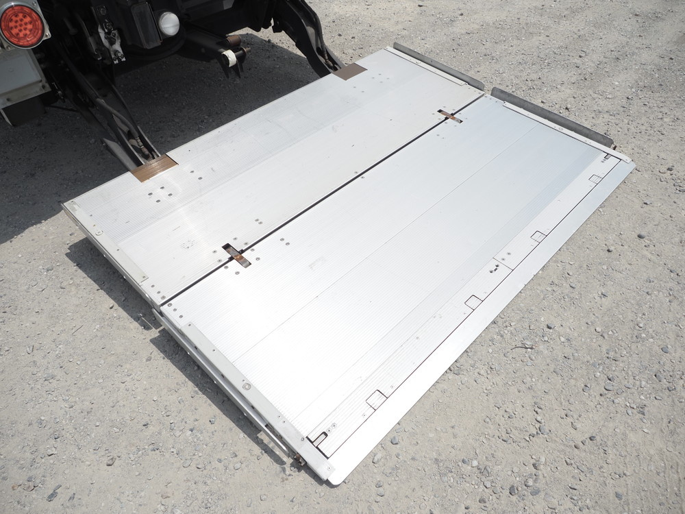 いすゞ フォワード 冷凍バン 中型 TKG-FRR90S2 年式 H26[写真18]