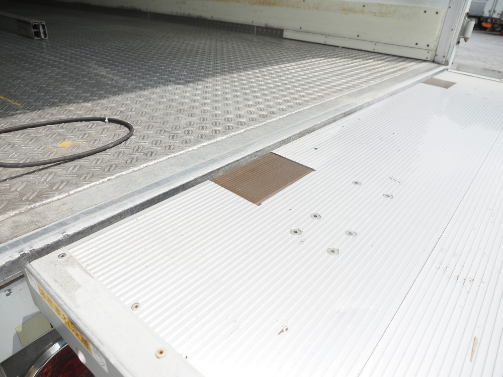 いすゞ フォワード 冷凍バン 中型 TKG-FRR90S2 年式 H26[写真19]