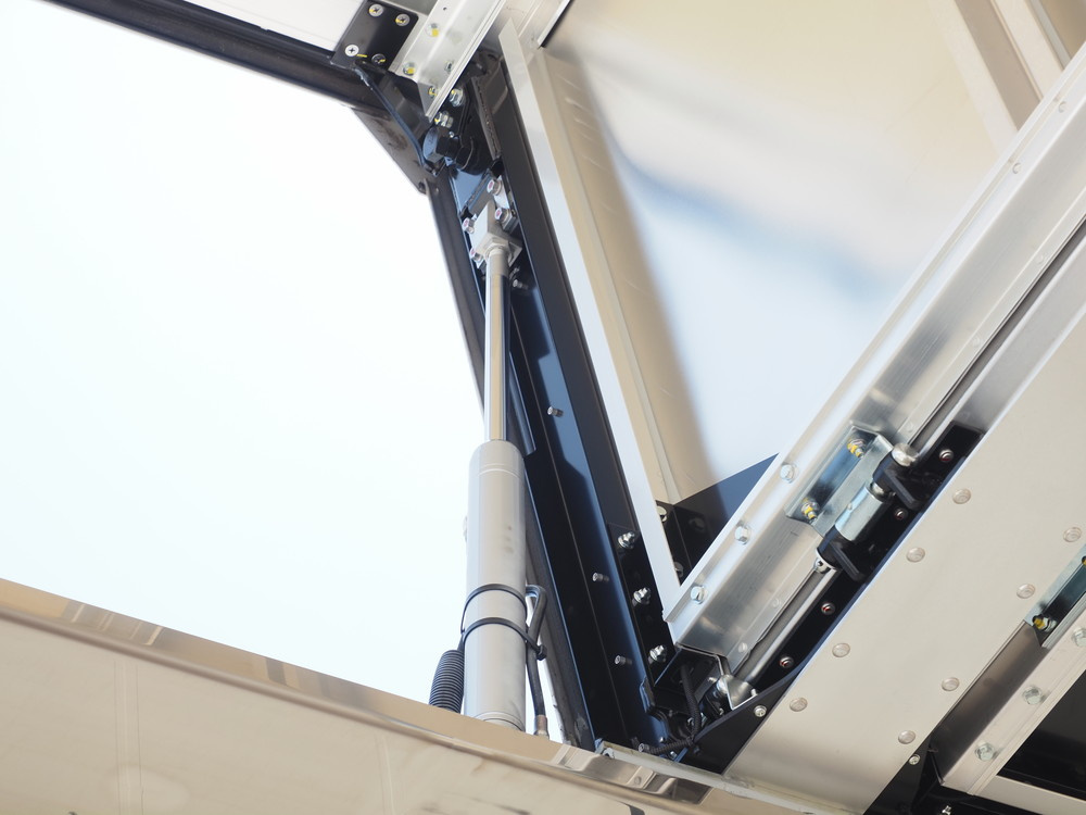 UDトラックス クオン ウイング車 大型 2PG-CG4FA 年式 R6[写真14]