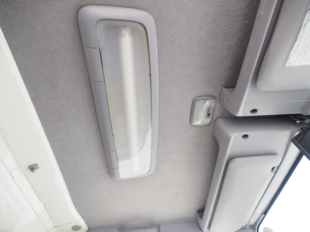 いすゞ エルフ バン車 小型 TRG-NMR85N 年式 H30[写真28]