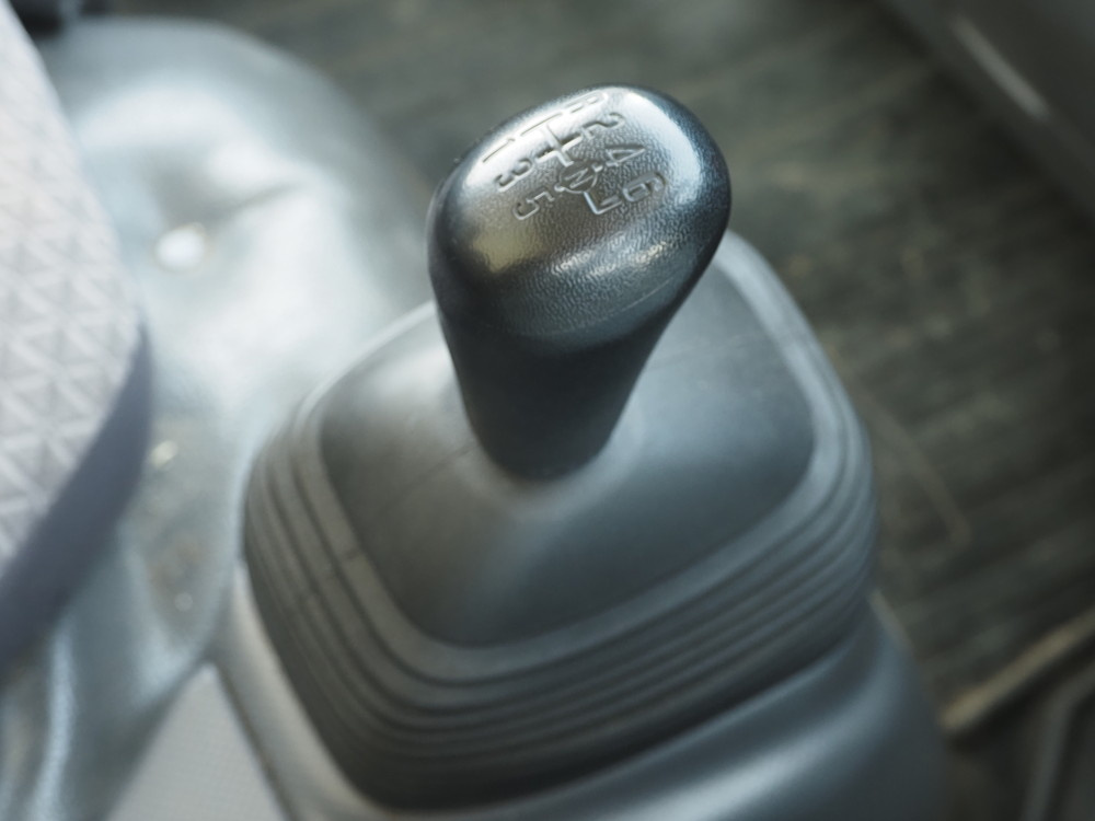 いすゞ エルフ バン車 小型 TRG-NMR85N 年式 H30[写真25]