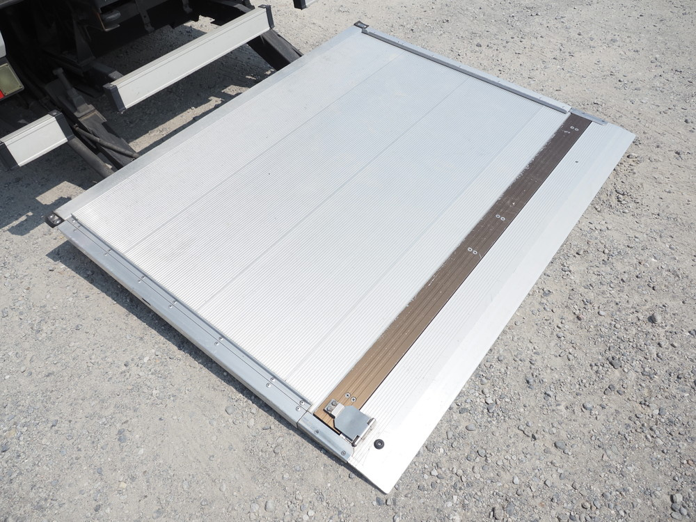 いすゞ エルフ バン車 小型 TRG-NMR85N 年式 H30[写真19]