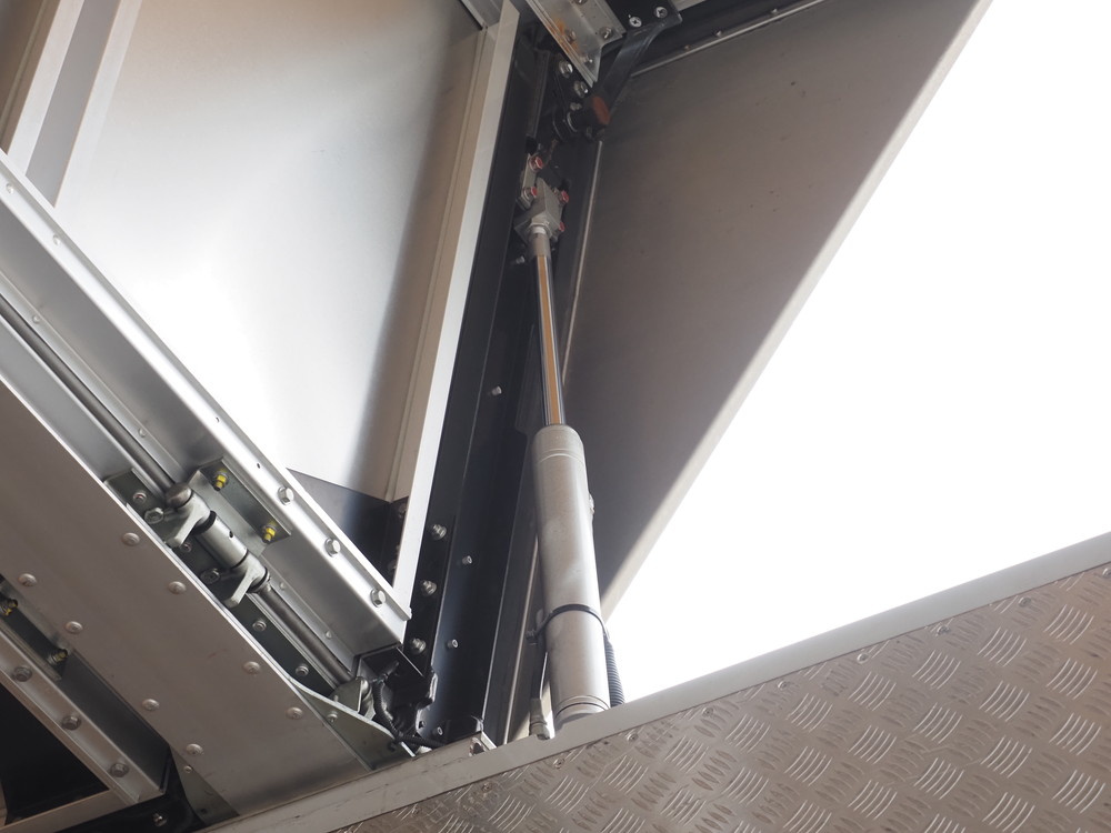 三菱ふそう スーパーグレート ウイング車 大型 QPG-FS64VZ 年式 H28[写真12]