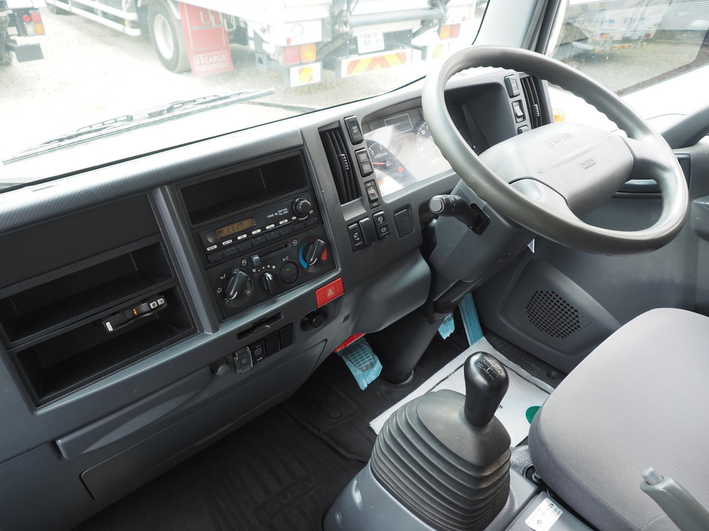 いすゞ エルフ バン車 小型 TKG-NMR85AN 年式 H26[写真23]