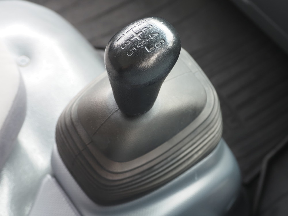 いすゞ エルフ バン車 小型 TKG-NMR85AN 年式 H26[写真24]