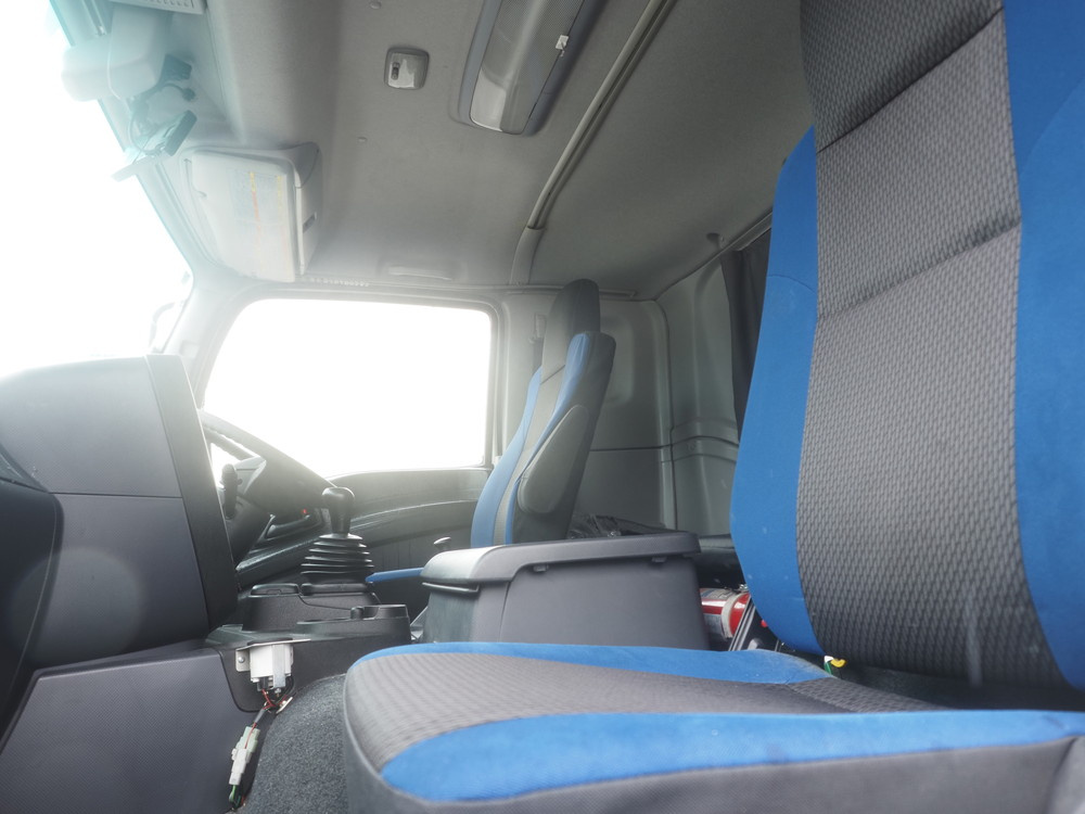 いすゞ ギガ 冷凍バン 大型 QPG-CYL77B 年式 H28[写真33]