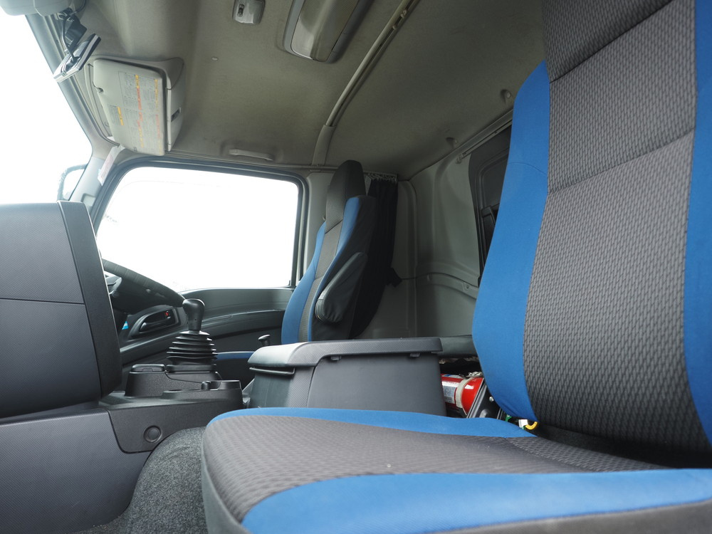 いすゞ ギガ 冷凍ウイング 大型 QKG-CYJ77B 年式 H29[写真40]