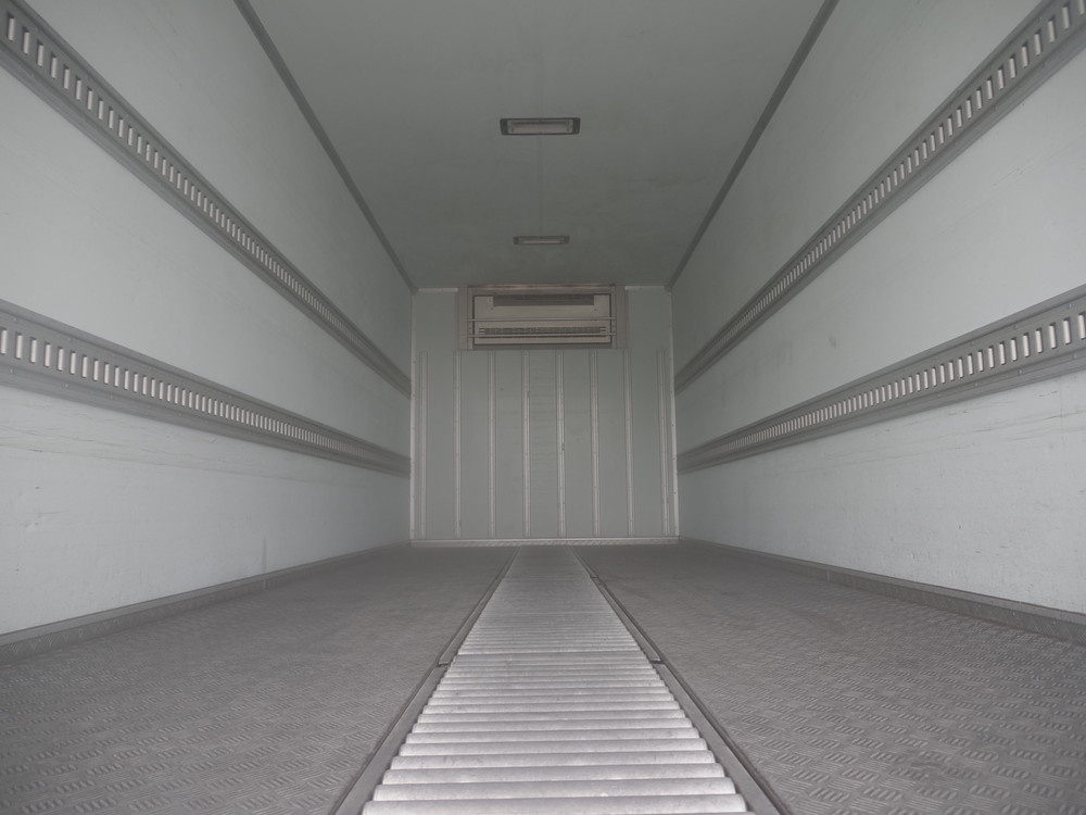 いすゞ フォワード 冷凍バン 中型 2PG-FRR90S2 年式 H30[写真15]