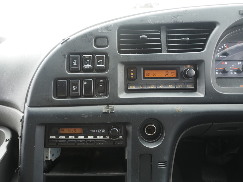 いすゞ ギガ ウイング車 大型 QKG-CYJ77A 年式 H27[写真24]