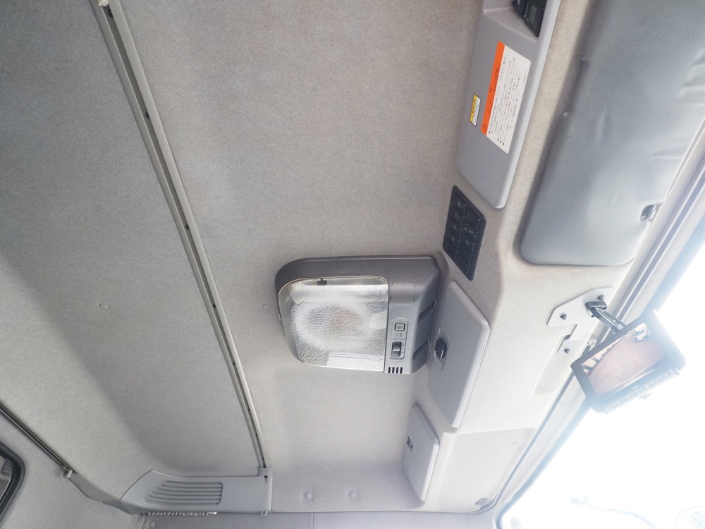 いすゞ ギガ ウイング車 大型 QKG-CYJ77A 年式 H27[写真28]