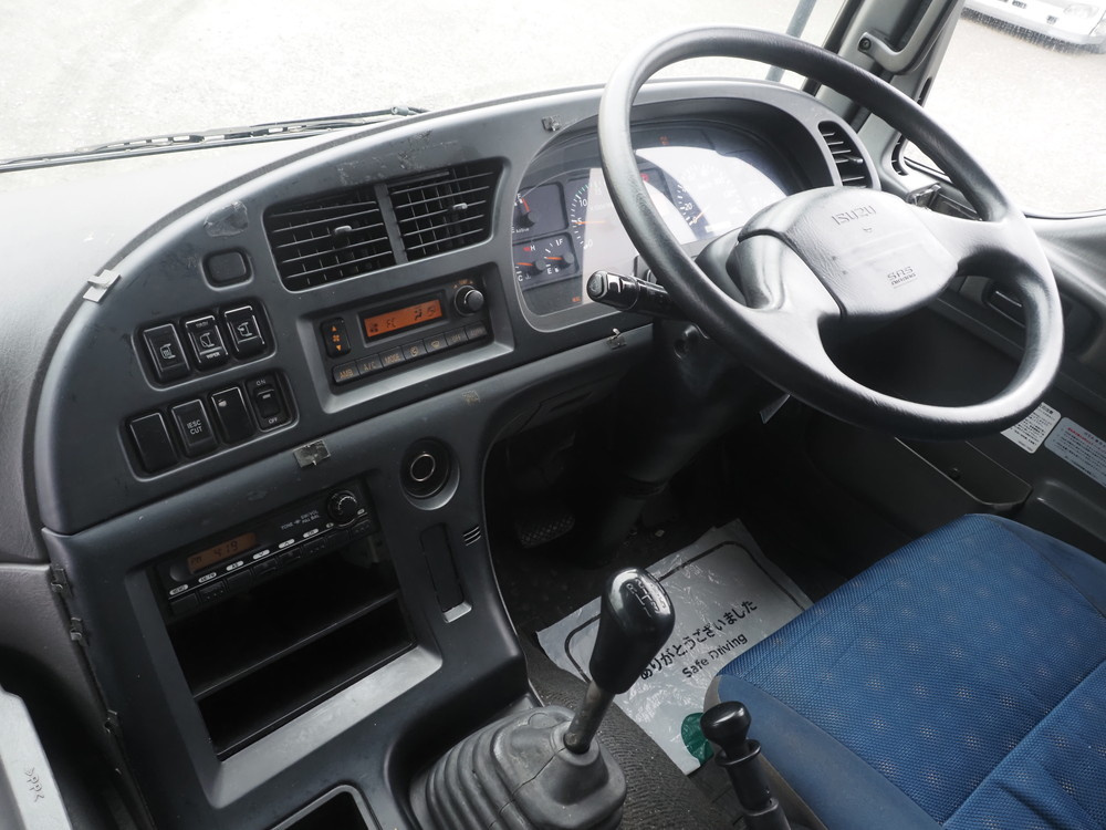 いすゞ ギガ ウイング車 大型 QKG-CYJ77A 年式 H27[写真22]