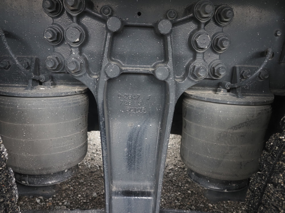 いすゞ ギガ ウイング車 大型 QKG-CYJ77A 年式 H27[写真32]