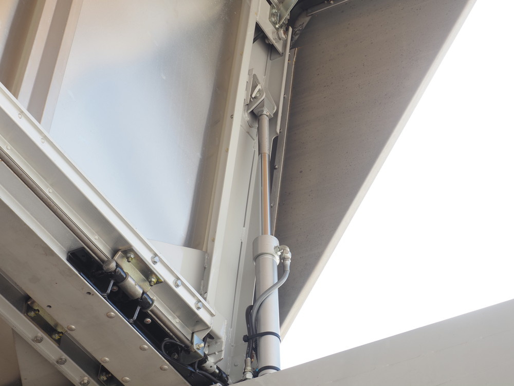 いすゞ フォワード ウイング車 中型 TKG-FRR90S2 年式 H26[写真09]