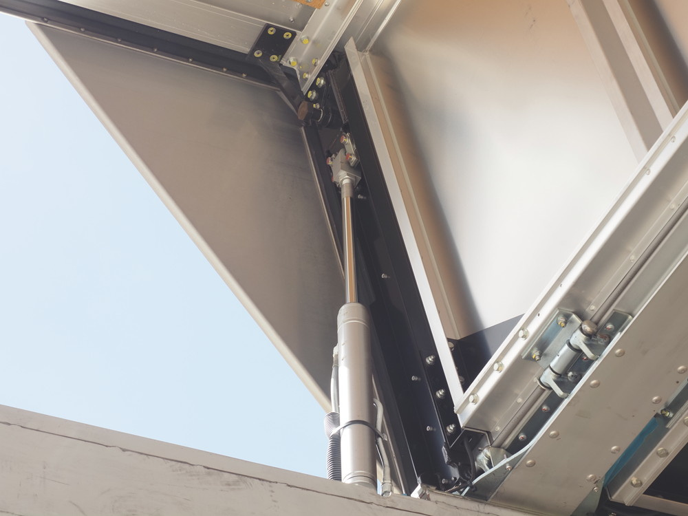 日野 プロフィア ウイング車 大型 2DG-FR1AHG 年式 R1[写真18]