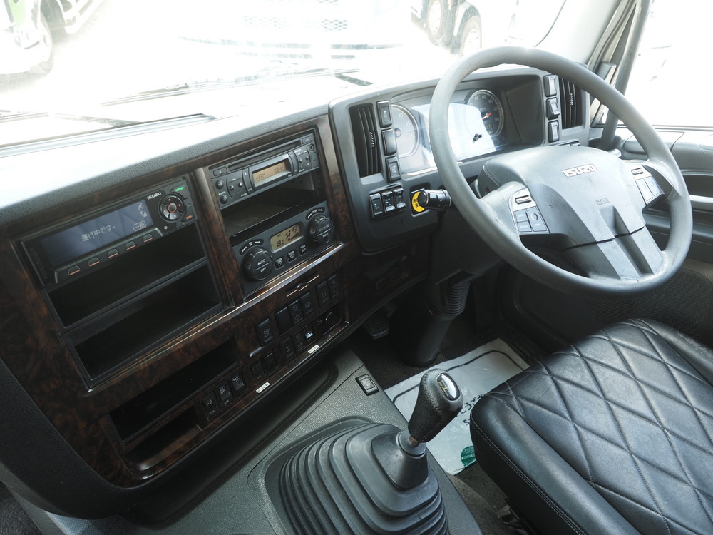 いすゞ ギガ ウイング車 大型 QKG-CYJ77B 年式 H29[写真36]