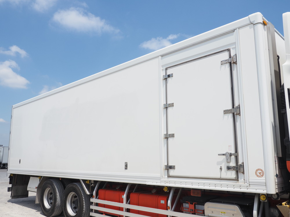 いすゞ ギガ 冷凍バン 大型 QPG-CYL77B 年式 H28[写真08]