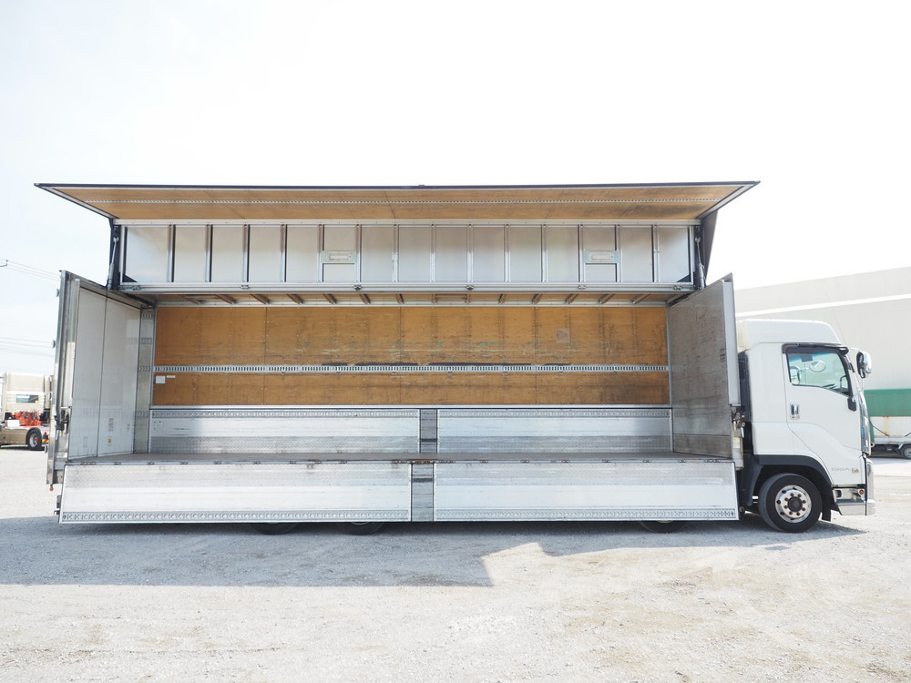 いすゞ ギガ ウイング車 大型 QKG-CYJ77B 年式 H29[写真12]