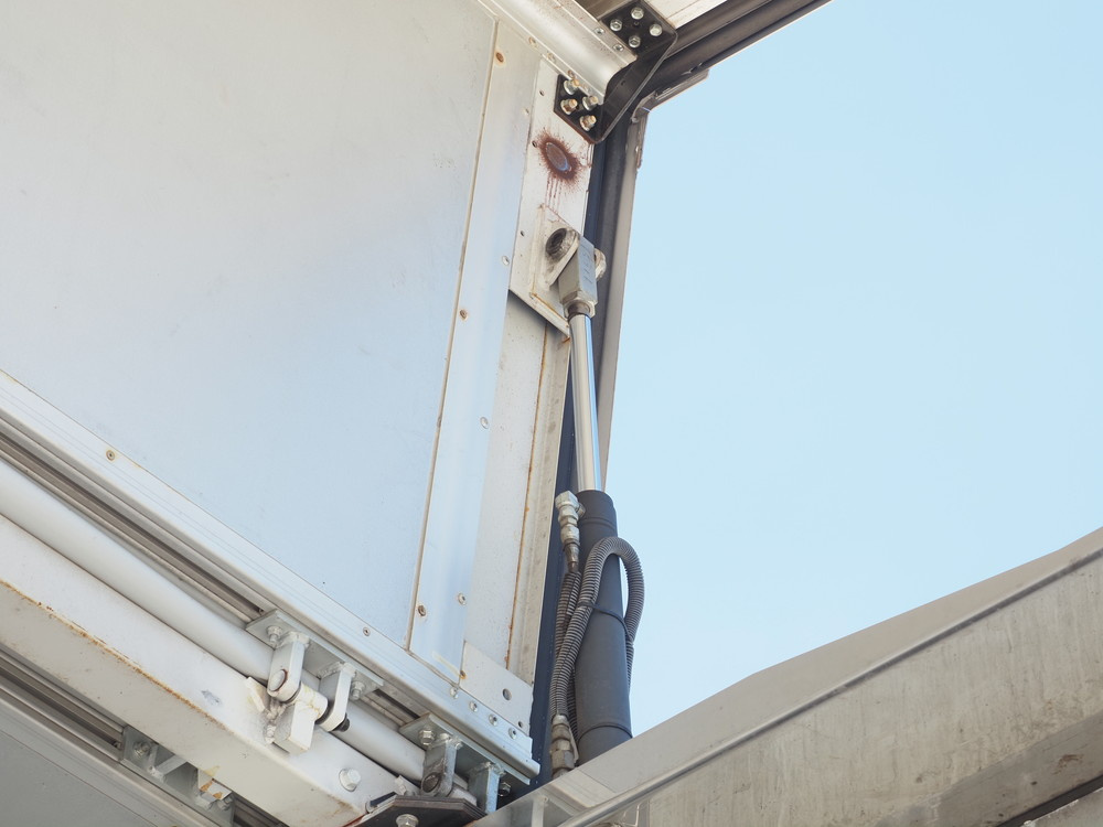 三菱ふそう スーパーグレート 冷凍ウイング 大型 QPG-FU64VZ 年式 H27[写真18]