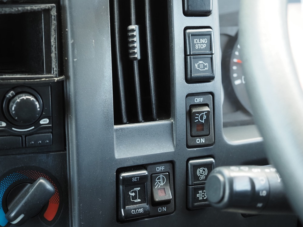 いすゞ フォワード 冷凍ウイング 中型 TKG-FRR90T2 年式 H26[写真37]