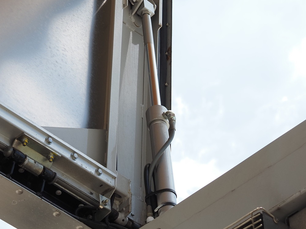 いすゞ フォワード 冷凍ウイング 中型 TKG-FRR90T2 年式 H26[写真12]