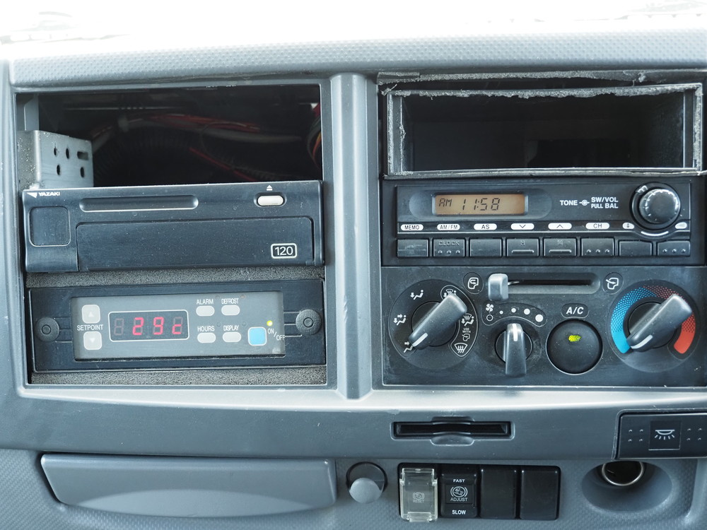 いすゞ フォワード 冷凍ウイング 中型 TKG-FRR90T2 年式 H26[写真39]