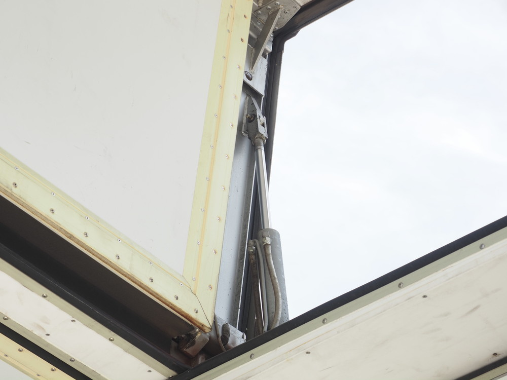 いすゞ ギガ 冷凍ウイング 大型 QKG-CYJ77A 年式 H27[写真22]