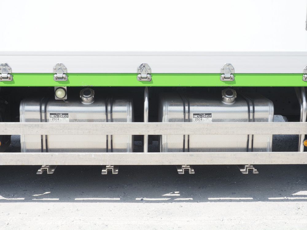 いすゞ ギガ 冷凍ウイング 大型 QKG-CYJ77A 年式 H27[写真18]