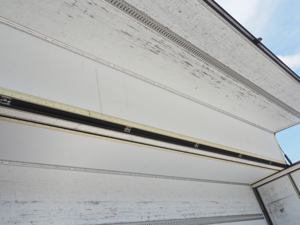 いすゞ ギガ 冷凍ウイング 大型 QKG-CYJ77A 年式 H27[写真25]