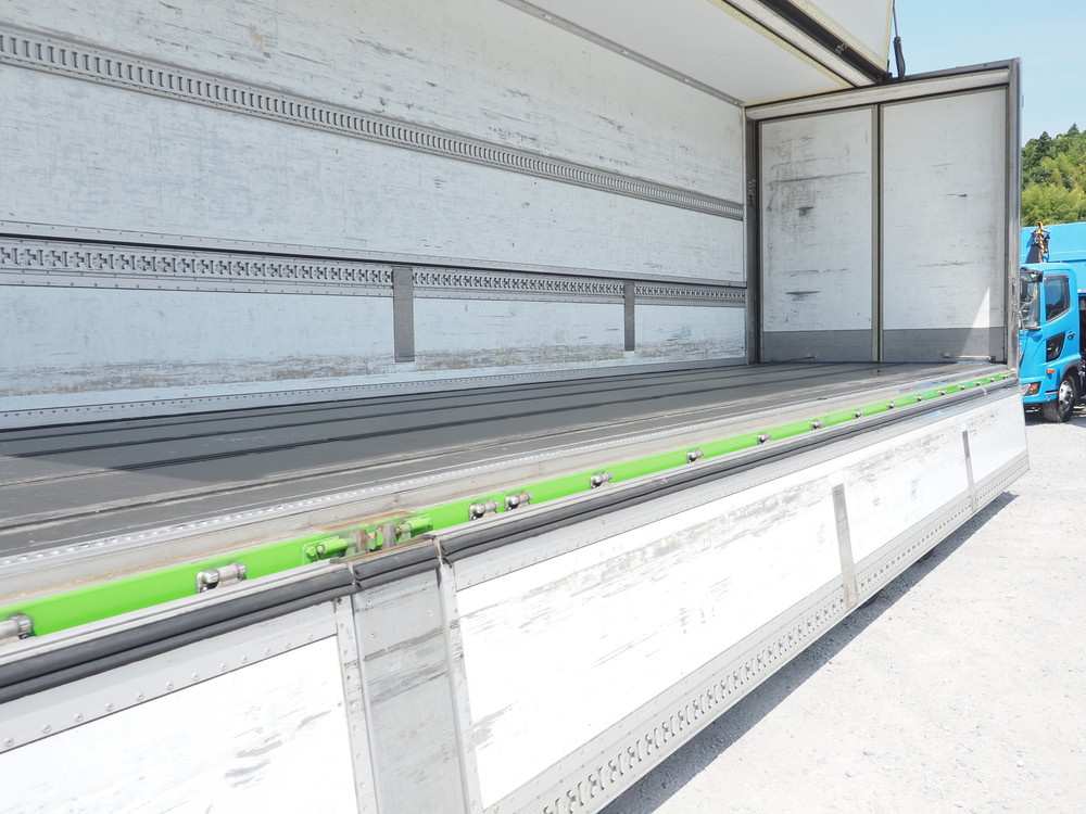 いすゞ ギガ 冷凍ウイング 大型 QKG-CYJ77A 年式 H27[写真24]