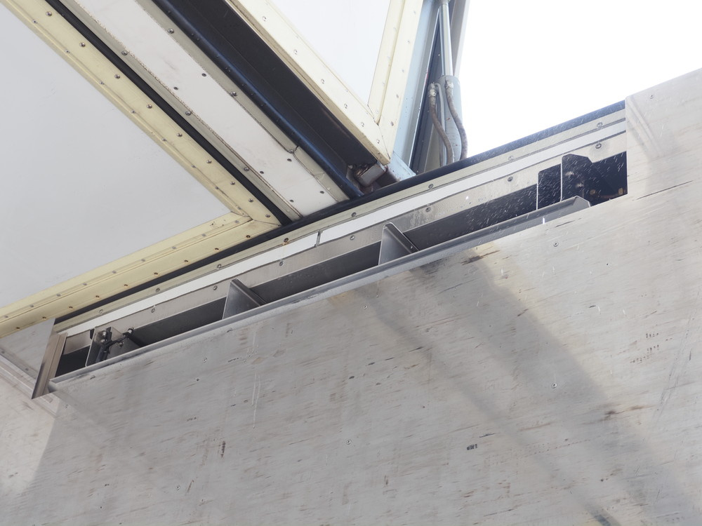 いすゞ ギガ 冷凍ウイング 大型 QKG-CYJ77A 年式 H27[写真33]