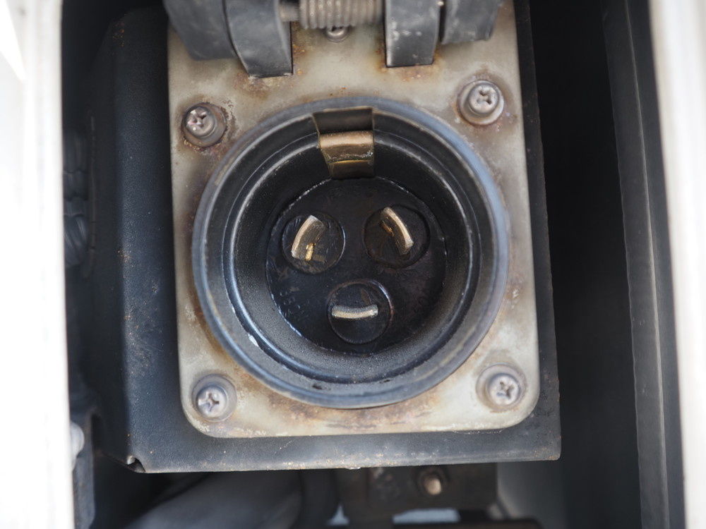 いすゞ ギガ 冷凍ウイング 大型 QKG-CYJ77A 年式 H27[写真28]