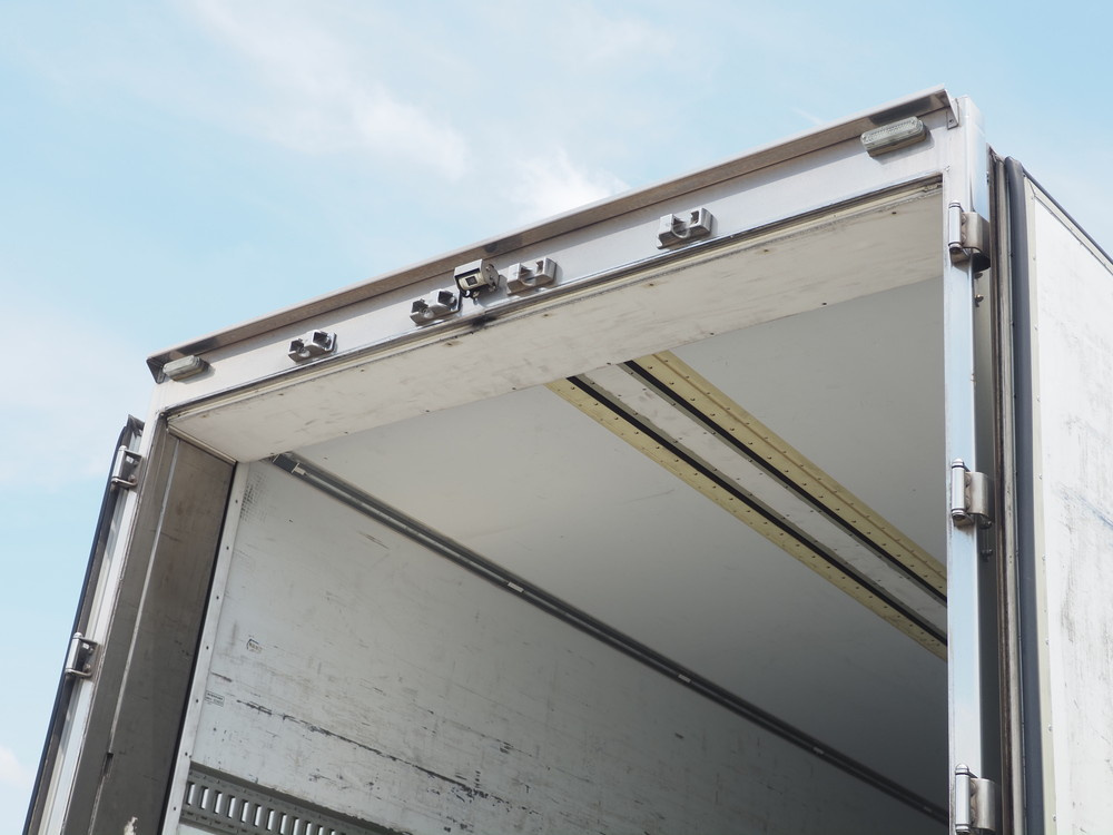 いすゞ ギガ 冷凍ウイング 大型 QKG-CYJ77A 年式 H27[写真30]