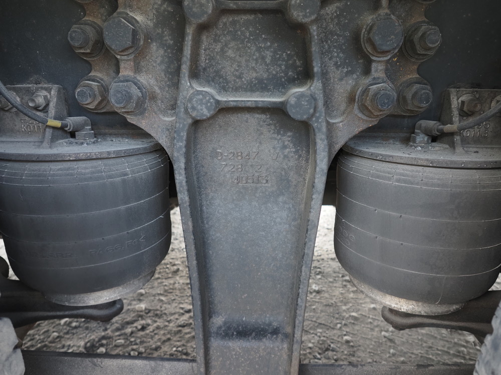 いすゞ ギガ 冷凍ウイング 大型 QKG-CYJ77A 年式 H27[写真47]