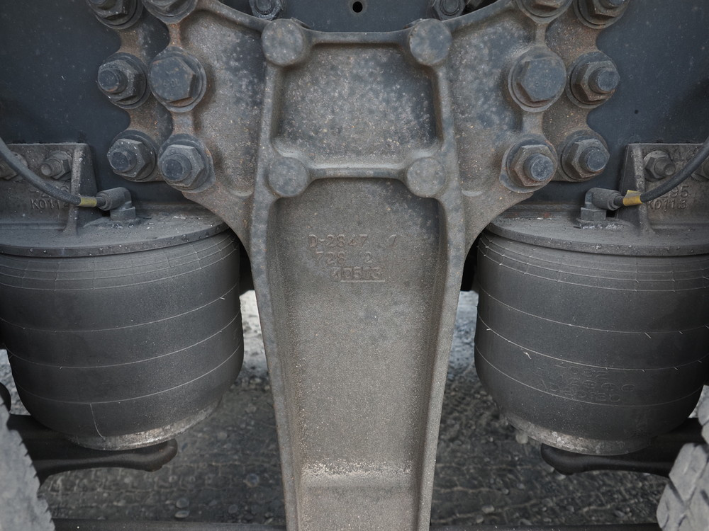 いすゞ ギガ 冷凍ウイング 大型 QKG-CYJ77A 年式 H27[写真48]